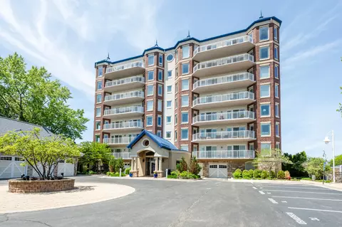 200 Lake St #3B, St. Joseph, MI 49085