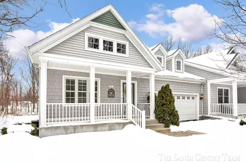 601 Lakeview Ln #1, Spring Lake, MI 49456