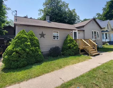 153 Fourteenth St, Manistee, MI 49660