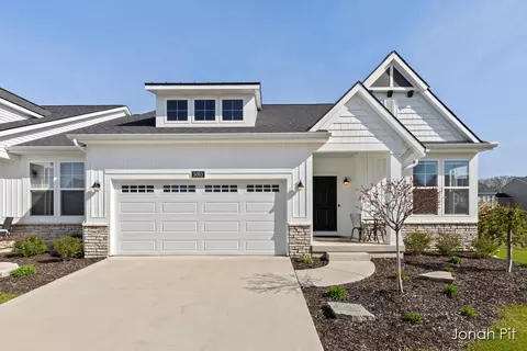 3093 Brayridge Dr, Jenison, MI 49428