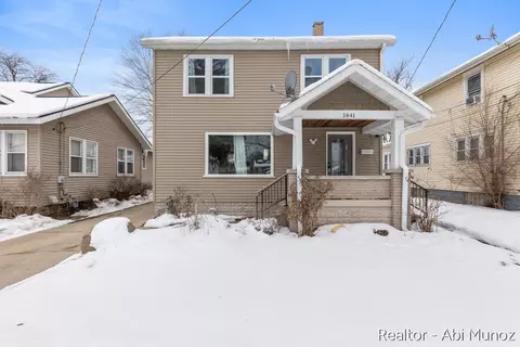 1841 Federal Ave SW, Wyoming, MI 49509