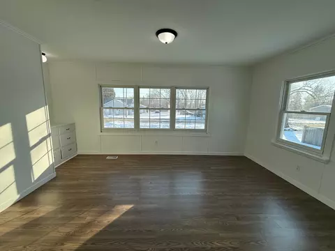 Living - 421 Lewis St, Belding, MI 48809 photo 5 of 8
