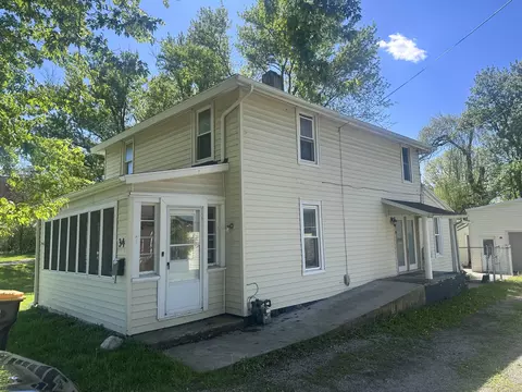 34 Oak St, Hillsdale, MI 49242