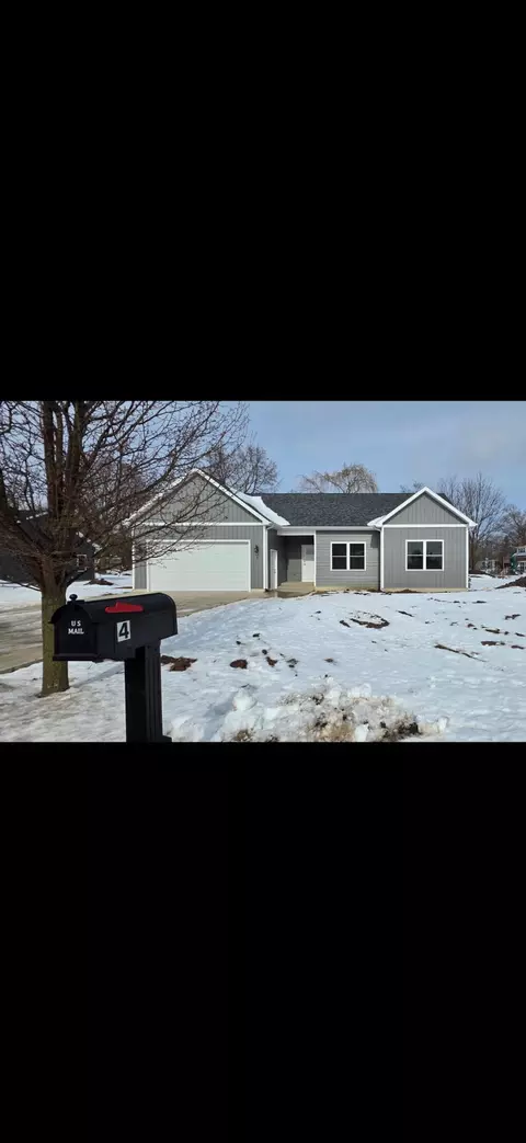 4 Hunting Trail Ave, Quincy, MI 49082
