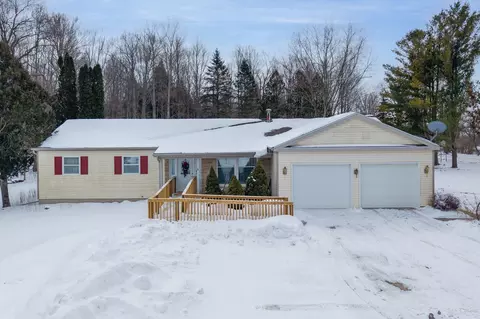 Exterior - 8876 20th Ave, Remus, MI 49340 photo 6 of 7