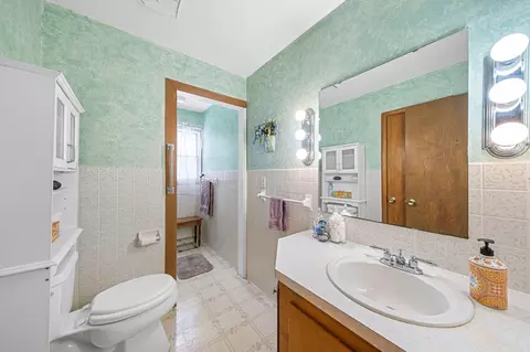 Bath - 8876 20th Ave, Remus, MI 49340 photo 1 of 2