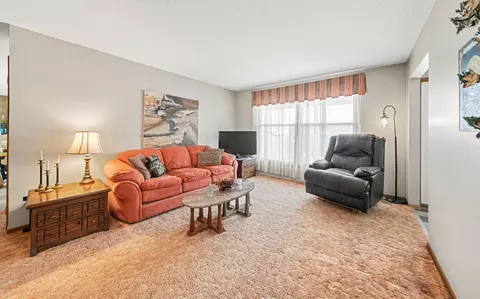 Living - 8876 20th Ave, Remus, MI 49340 photo 2 of 4