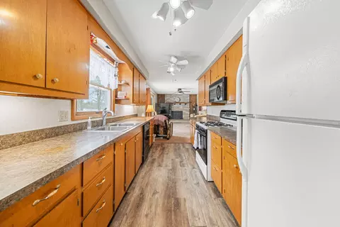 Kitchen - 8876 20th Ave, Remus, MI 49340 photo 5 of 5