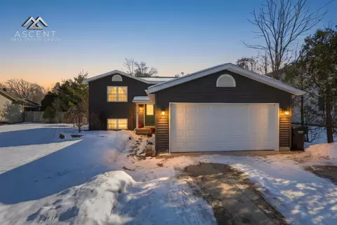 130 S 7th St NE, Cedar Springs, MI 49319