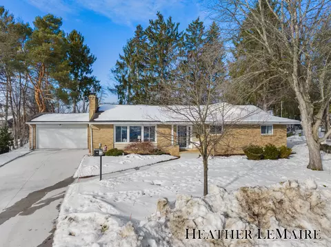 159 Louise St NE, Rockford, MI 49341