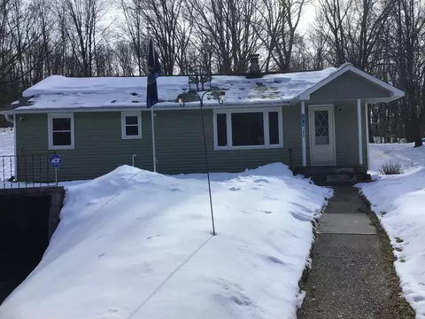 286 108th Ave, Plainwell, MI 49080
