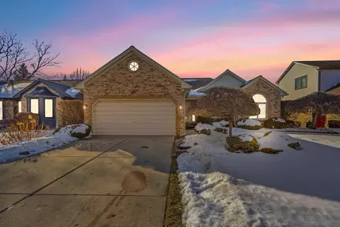 46813 Fox Run Dr, Macomb, MI 48044