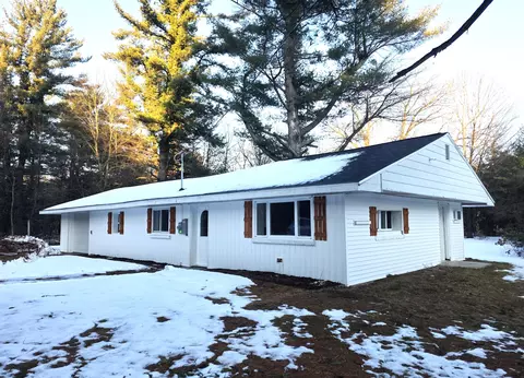 3696 S Locust Ave, Newaygo, MI 49337