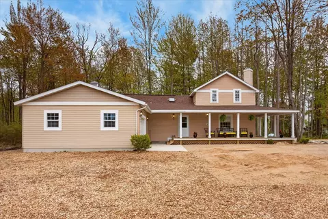 6811 116th Ave, Fennville, MI 49408