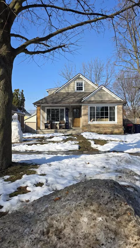 949 Lake Michigan Dr NW, Grand Rapids, MI 49504