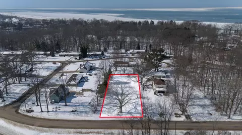 962 Golf Rd, Benton Harbor, MI 49022