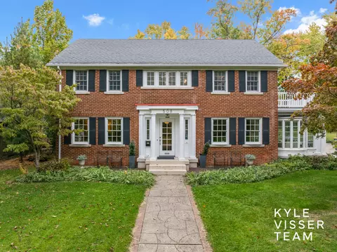 508 Cambridge Blvd SE, Grand Rapids, MI 49506