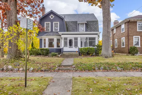 218 4th St, Jackson, MI 49201