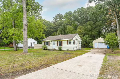 14664 154th Ave, Grand Haven, MI 49417
