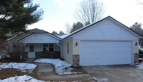 1132 N Meadowbrook Rd, White Cloud, MI 49349