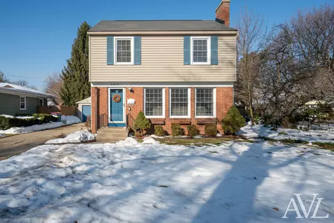 2477 Riverside Dr NE, Grand Rapids, MI 49505
