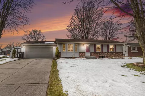 5541 Bonnie Ave SE, Kentwood, MI 49508