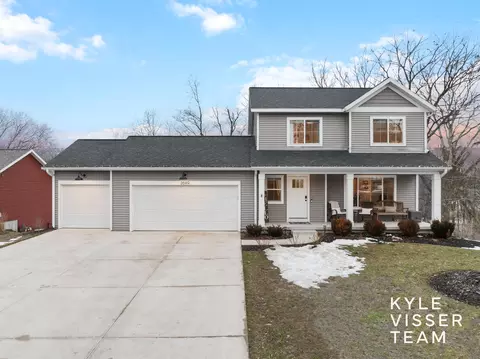 2649 Dean Lake Ave NE, Grand Rapids, MI 49505