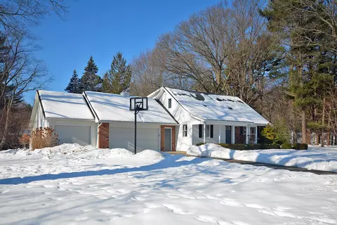 244 Leisure Ln, Holland, MI 49424
