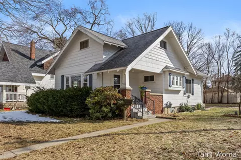 1050 Ardmore St SE, Grand Rapids, MI 49507