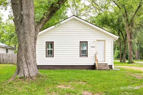 1584 Carlton St, Muskegon, MI 49442