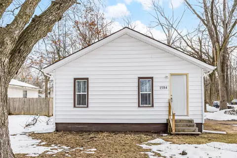 1584 Carlton St, Muskegon, MI 49442