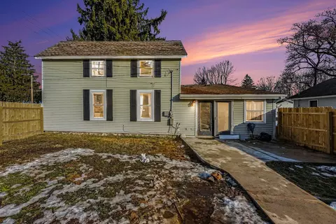 305 S 1st St, Edmore, MI 48829