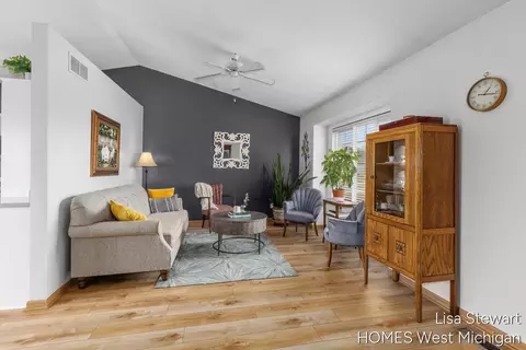 206 Pine Meadow Dr, Belding, MI 48809 photo 5