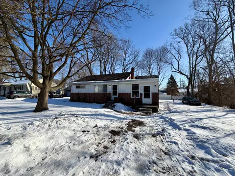 274 Florawood St, Waterford, MI 48327
