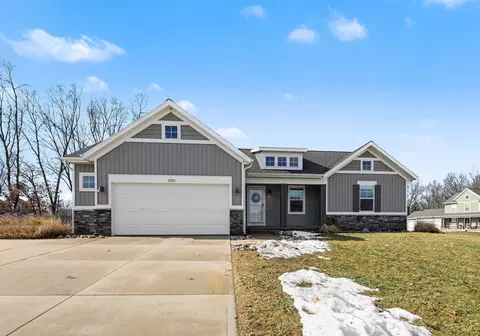 1325 Remington Dr SE, Lowell, MI 49331