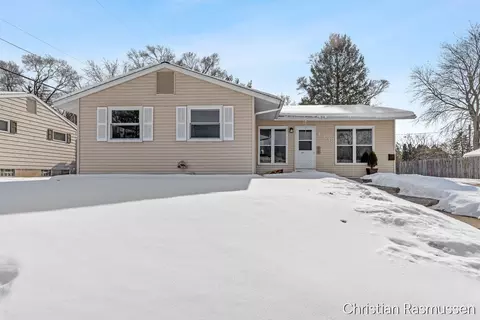 4338 Northgate Dr NE, Grand Rapids, MI 49525