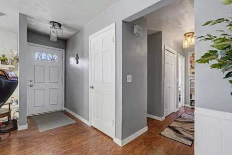 Entry Way - 203 E Vienna St, Schoolcraft, MI 49087 photo 1 of 3