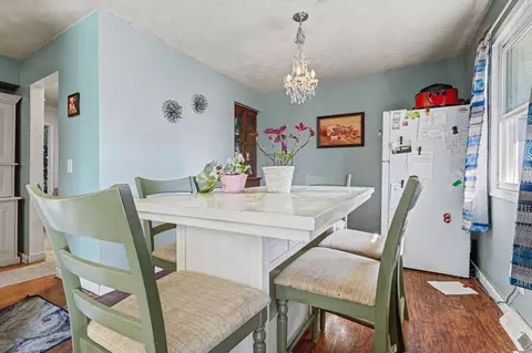Dining - 203 E Vienna St, Schoolcraft, MI 49087 photo 1 of 1