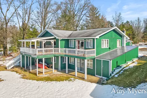 7367 S 108th Ave, Rothbury, MI 49452