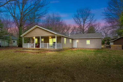 8311 W Shore Dr, Grand Junction, MI 49056