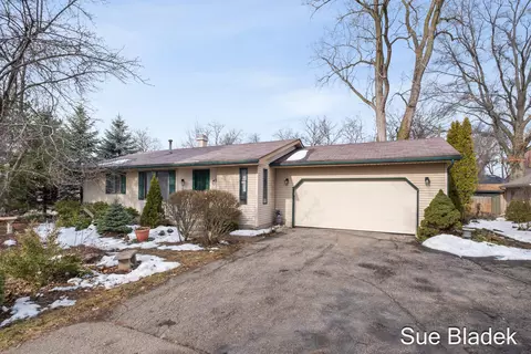 2645 Cascade Rd SE, Grand Rapids, MI 49506