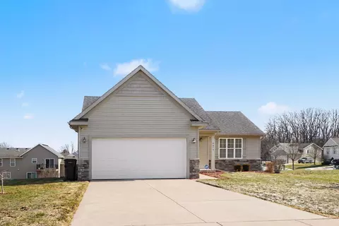 4660 Haywood Dr SE, Kentwood, MI 49512