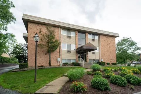 722 W Kilgore Rd #301, Kalamazoo, MI 49008