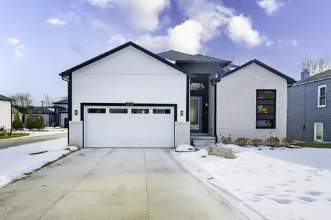 1858 Upland Dr, Ann Arbor, MI 48105