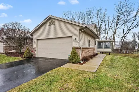 4291 Oakridge Dr NW, Grand Rapids, MI 49534