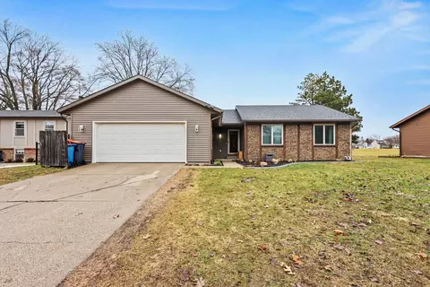 211 Orlando Ave, Holland, MI 49423