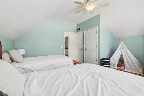 Bedroom - 71 Kristin Dr, Marshall, MI 49068 photo 6 of 6
