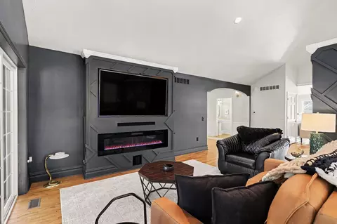 Living - 71 Kristin Dr, Marshall, MI 49068 photo 3 of 3