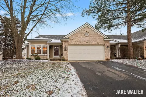 3766 Old Elm Dr SE, Grand Rapids, MI 49512