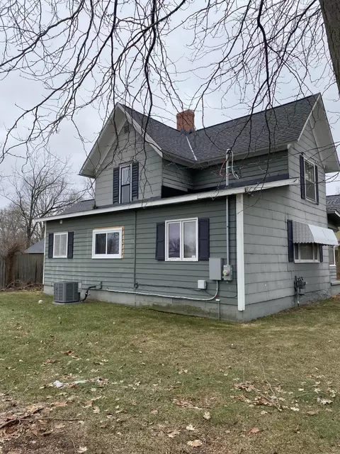 242 W South St, Athens, MI 49011